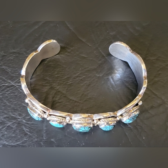 AUTHENTIC EUC NATIVE AMERICAN STERLING AND TURQUOISE CUFF BRACELET - Picture 5 of 15